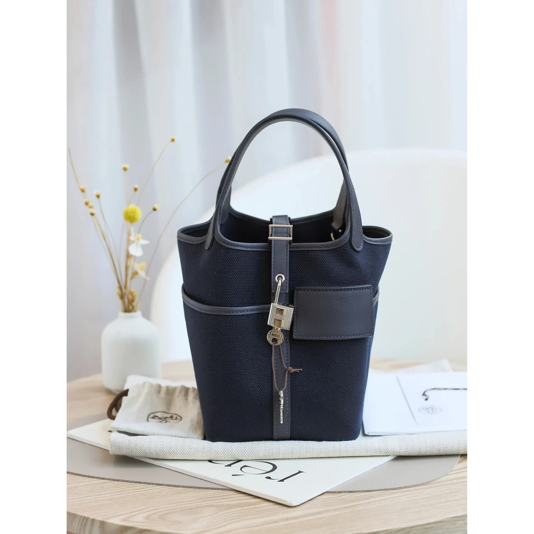 99新 Hermes/爱马仕 菜篮子18B刻 深海蓝/极度黑银扣女包拆单链接