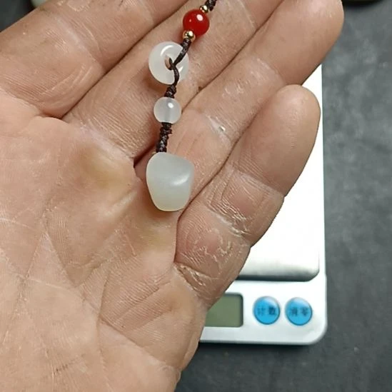 和田玉未镶嵌车挂