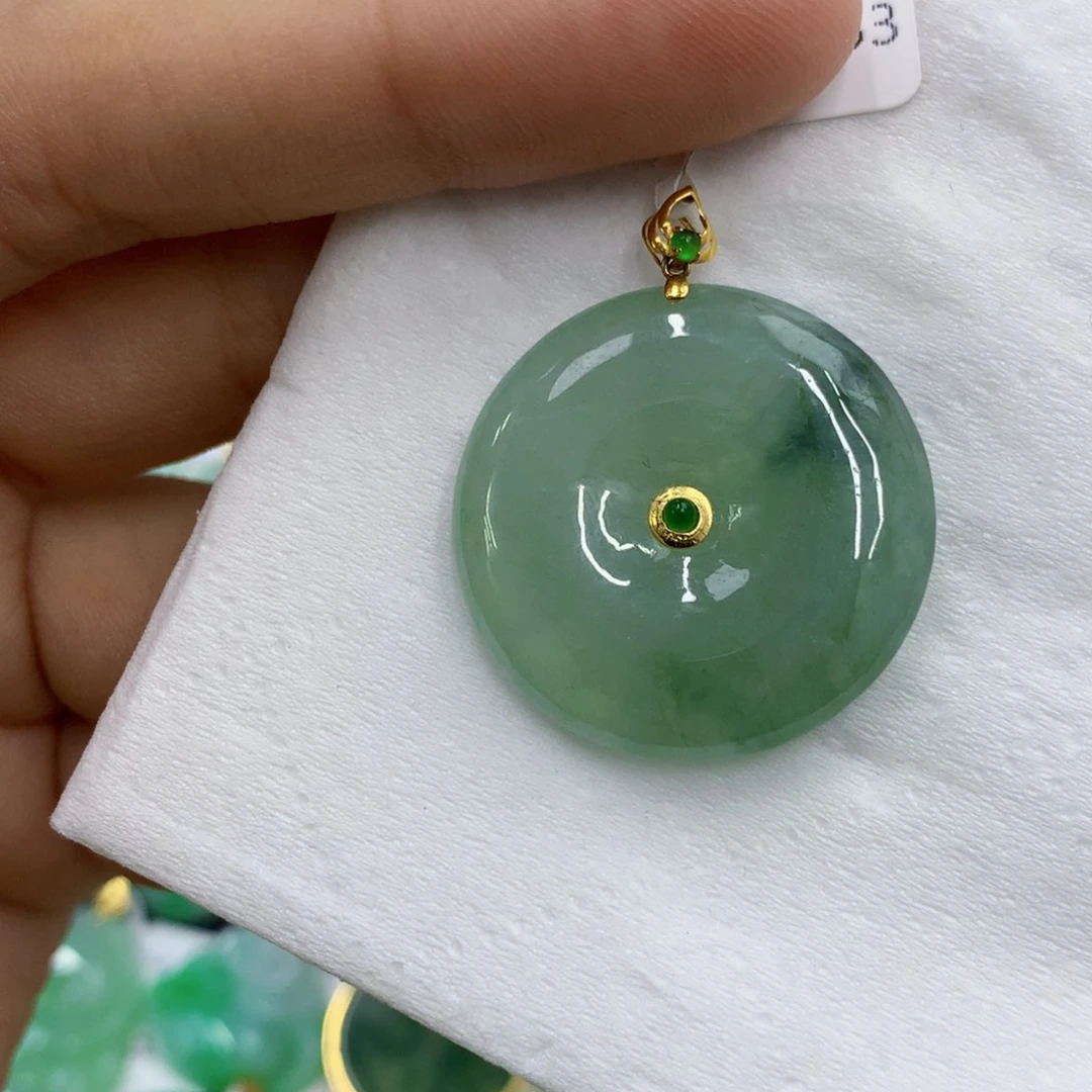 【闪购商品】颈饰18K金镶嵌翡翠