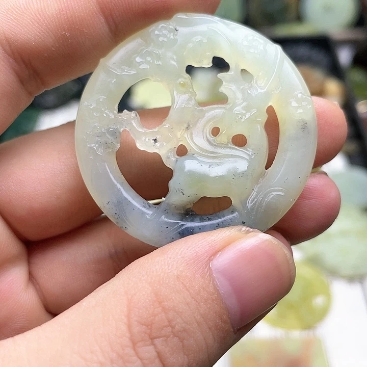 蛇纹石玉挂件未镶嵌