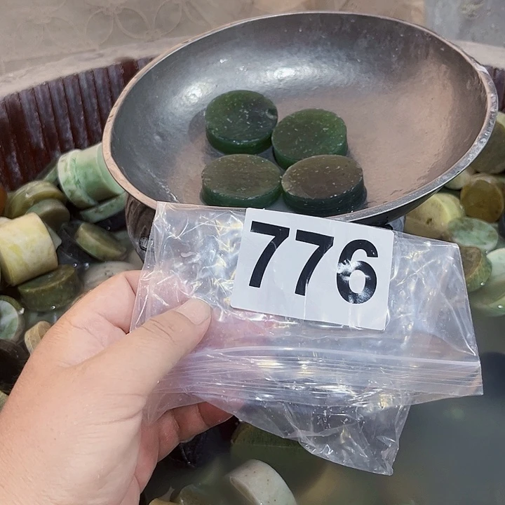 惜****未镶嵌蛇纹石玉珠宝奇石