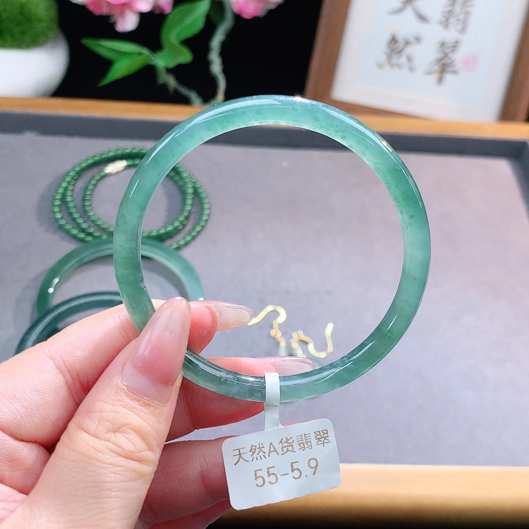 未镶嵌手镯（圆镯）翡翠