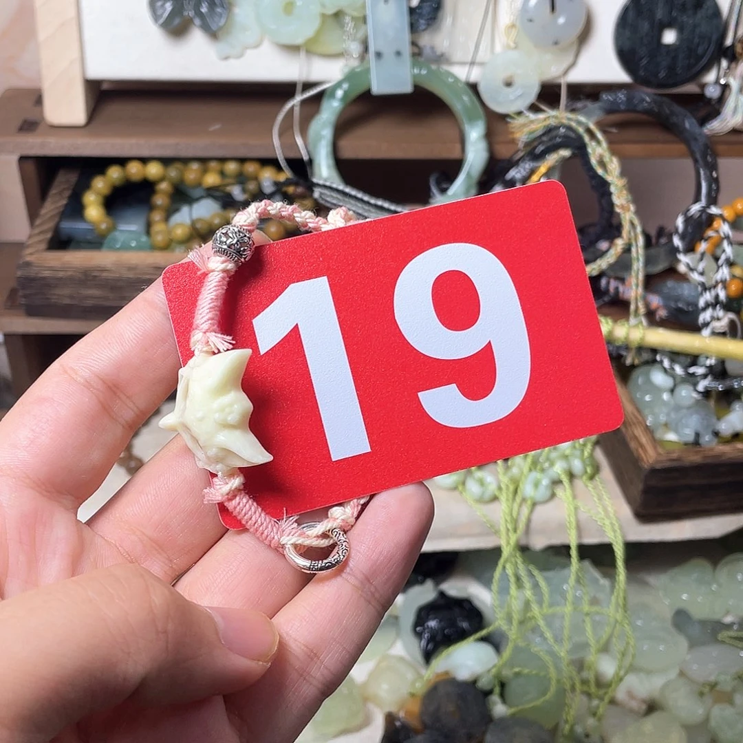 蛇纹石玉合金颈饰陈*?