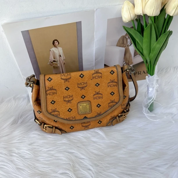 95新 MCM MCM干邑色小邮差单肩包