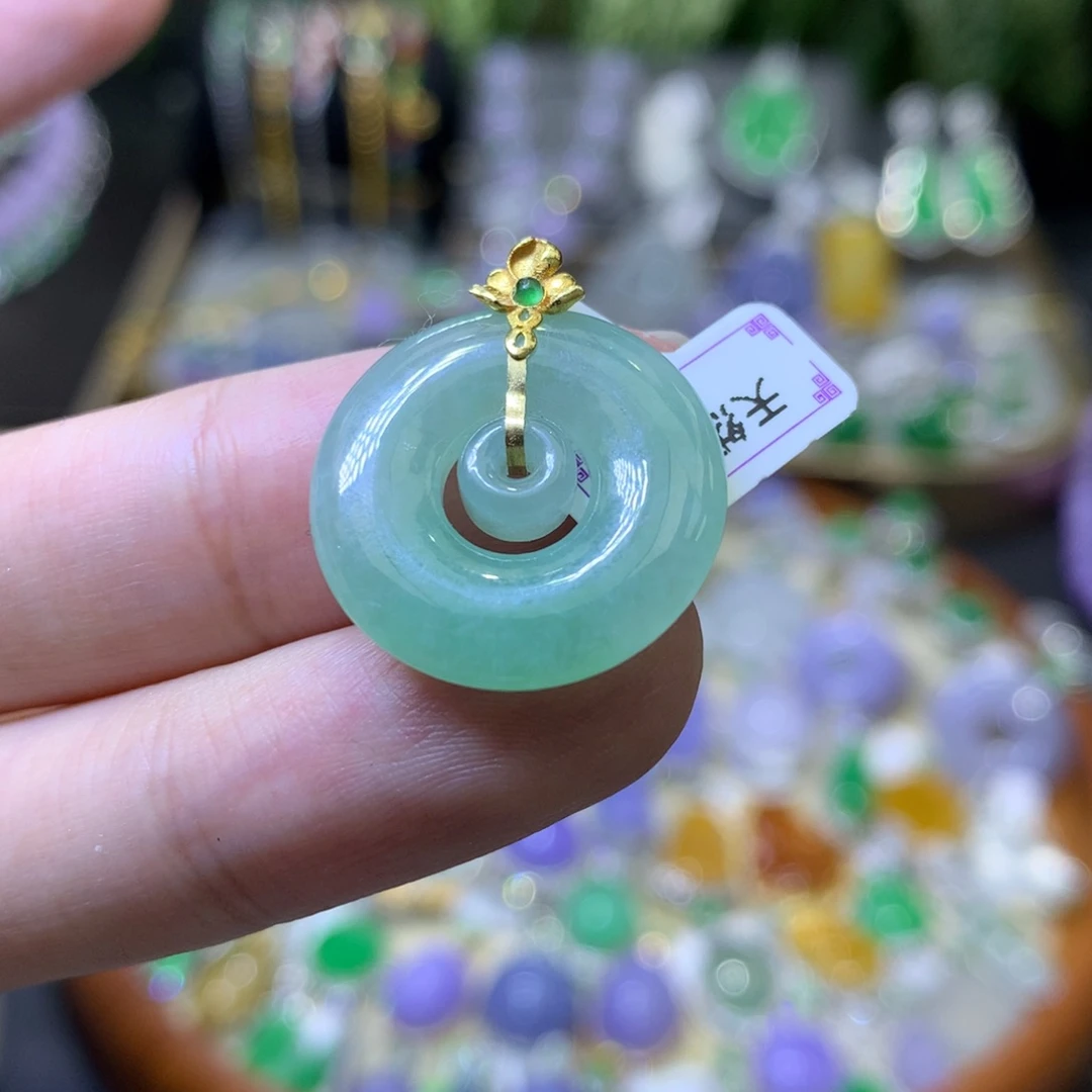 颈饰18K金镶嵌翡翠