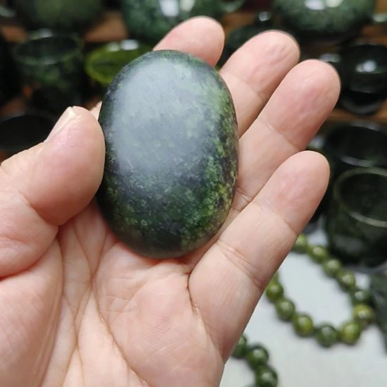 梦***舒未镶嵌蛇纹石玉原石
