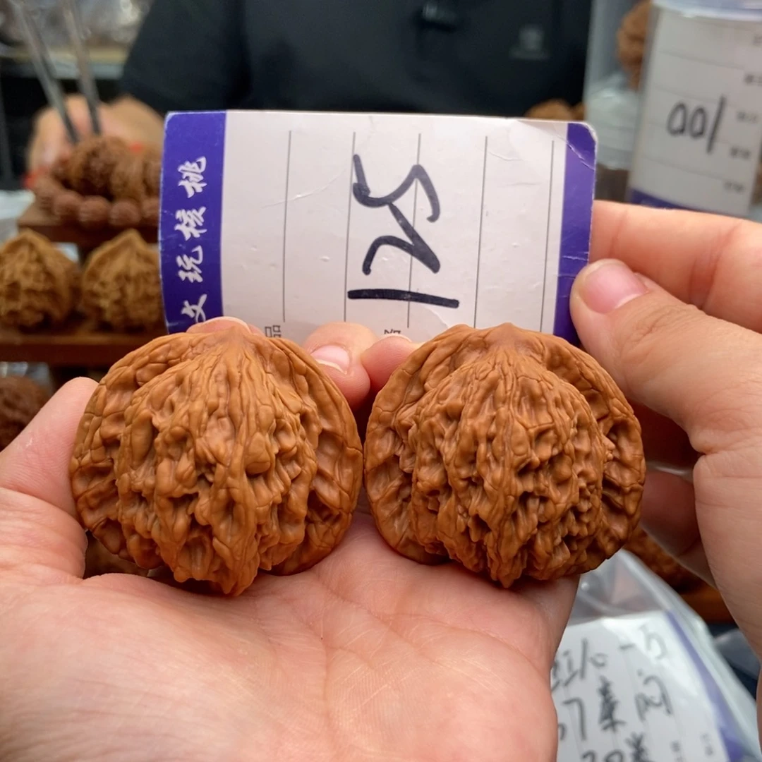 文玩核桃吊坠46虎头