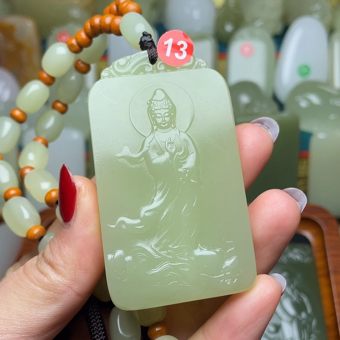 秋***风玉天然雕刻观音小摆件