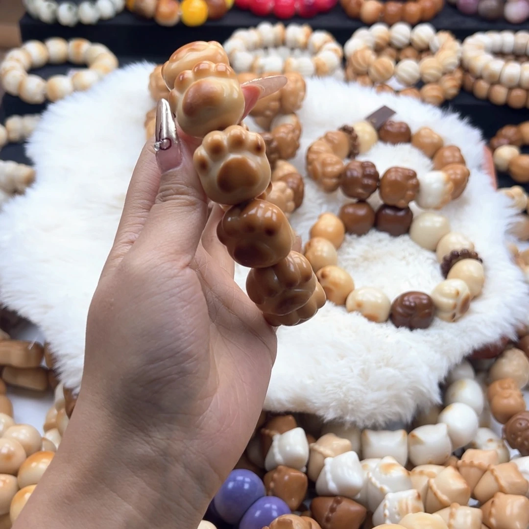 吊坠白玉菩提25卡熊爪蜜烤色
