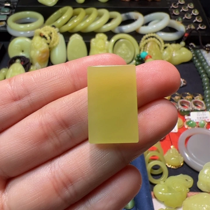 和田玉（黄玉）颈饰未镶嵌