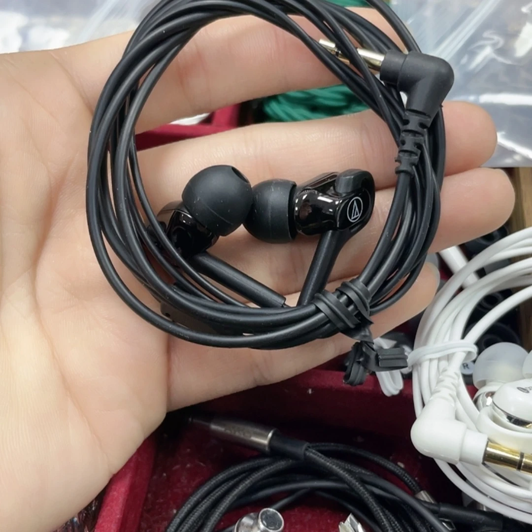 黑色3.5插线耳机CKB50