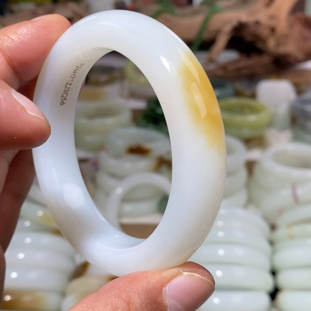 和田玉手镯未镶嵌E***?