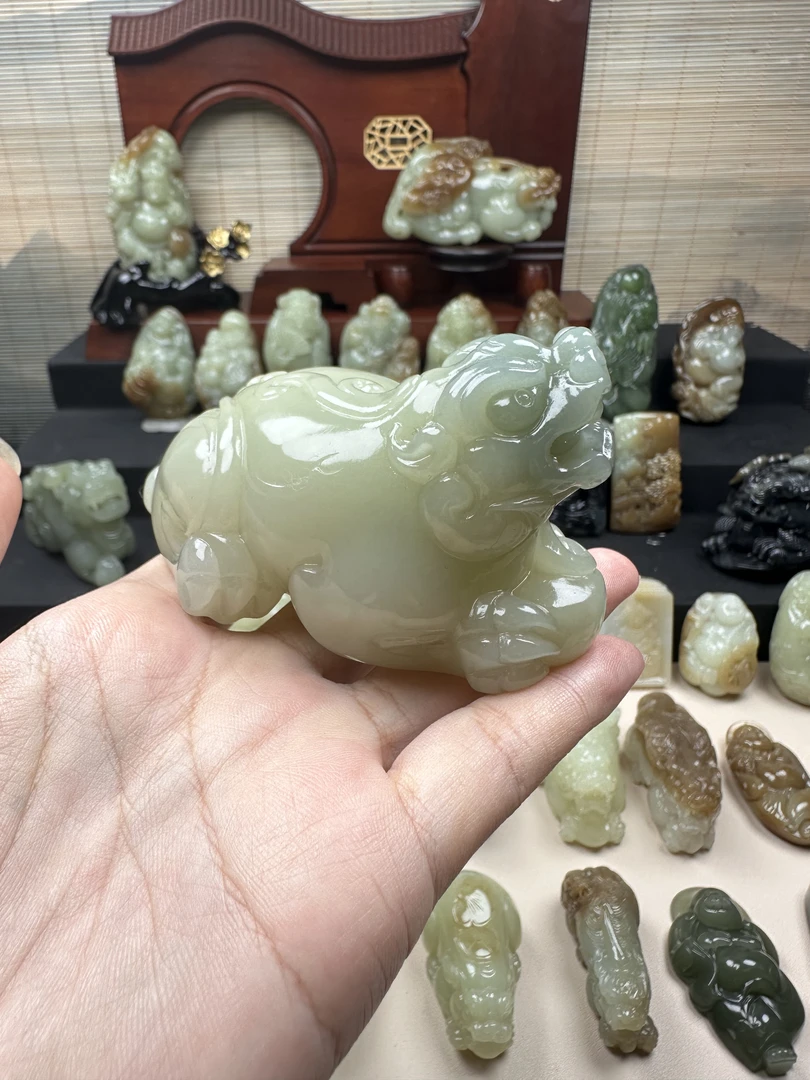 和田玉新疆且莫蓝招财进宝貔貅手把件/摆件