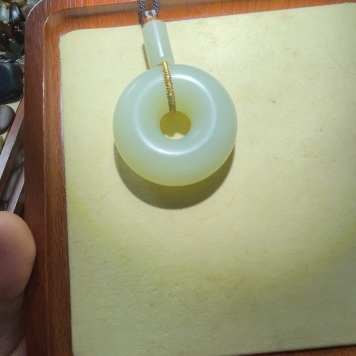 用***1和田玉（糖玉）未镶嵌戒指