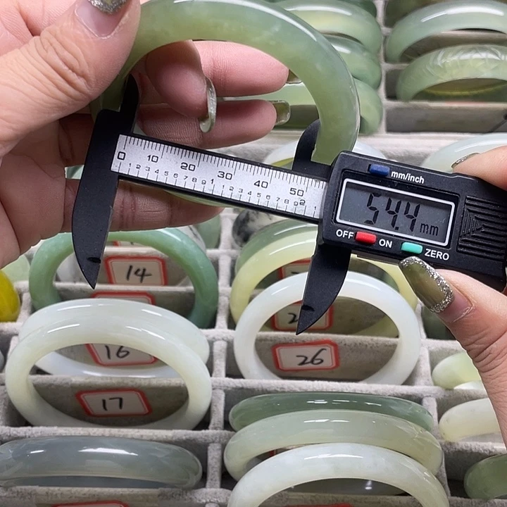 蛇纹石玉未镶嵌手镯19