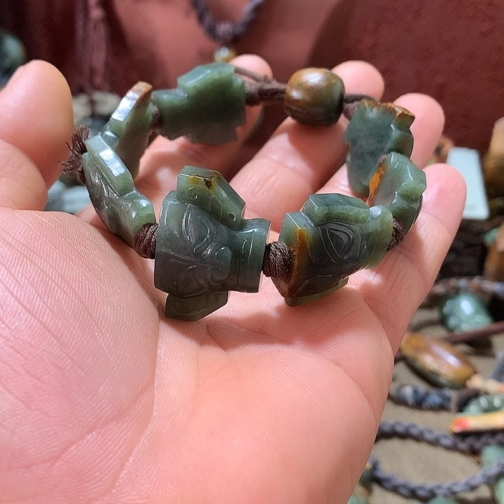 未镶嵌岫岩河磨玉（透闪石质玉）挂件云**石