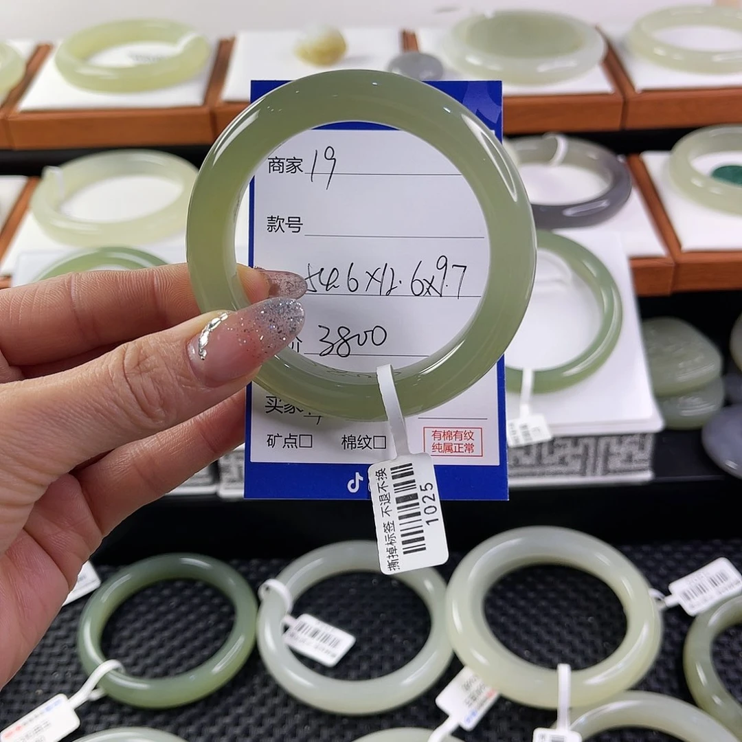 和田玉手镯未镶嵌初*望