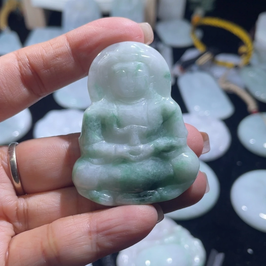 翡翠未镶嵌颈饰观音