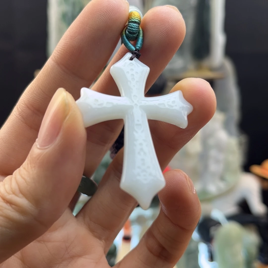 翡翠未镶嵌颈饰十字架