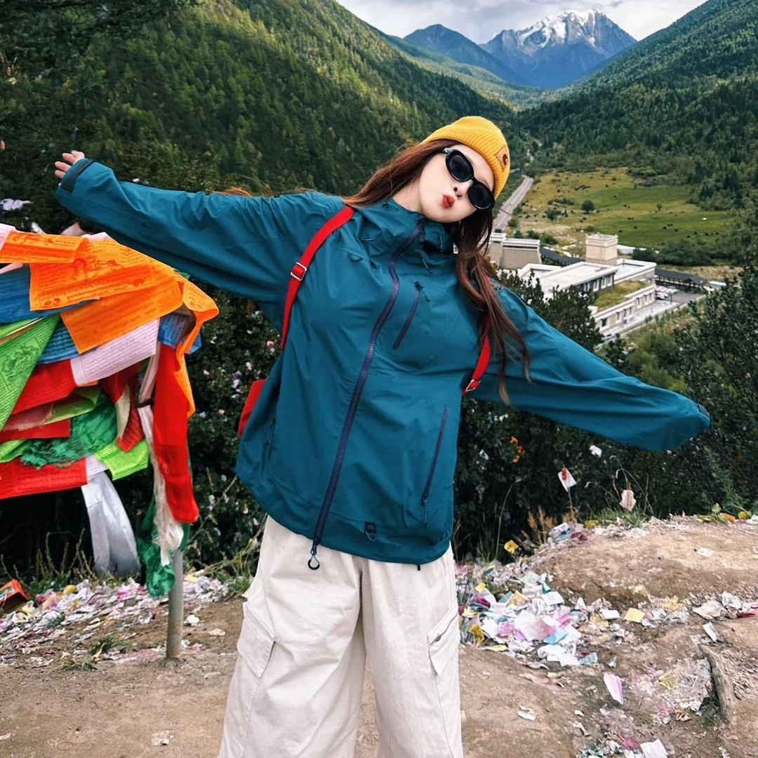 冲锋衣女款2025新款春秋户外防风防水小个子超显白徒步单层外套