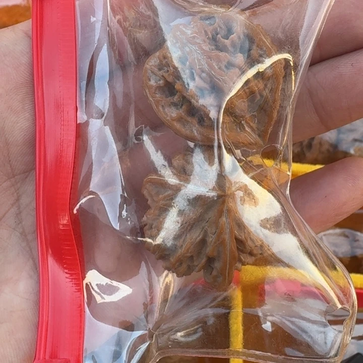 文玩核桃吊坠汶山三棱核桃