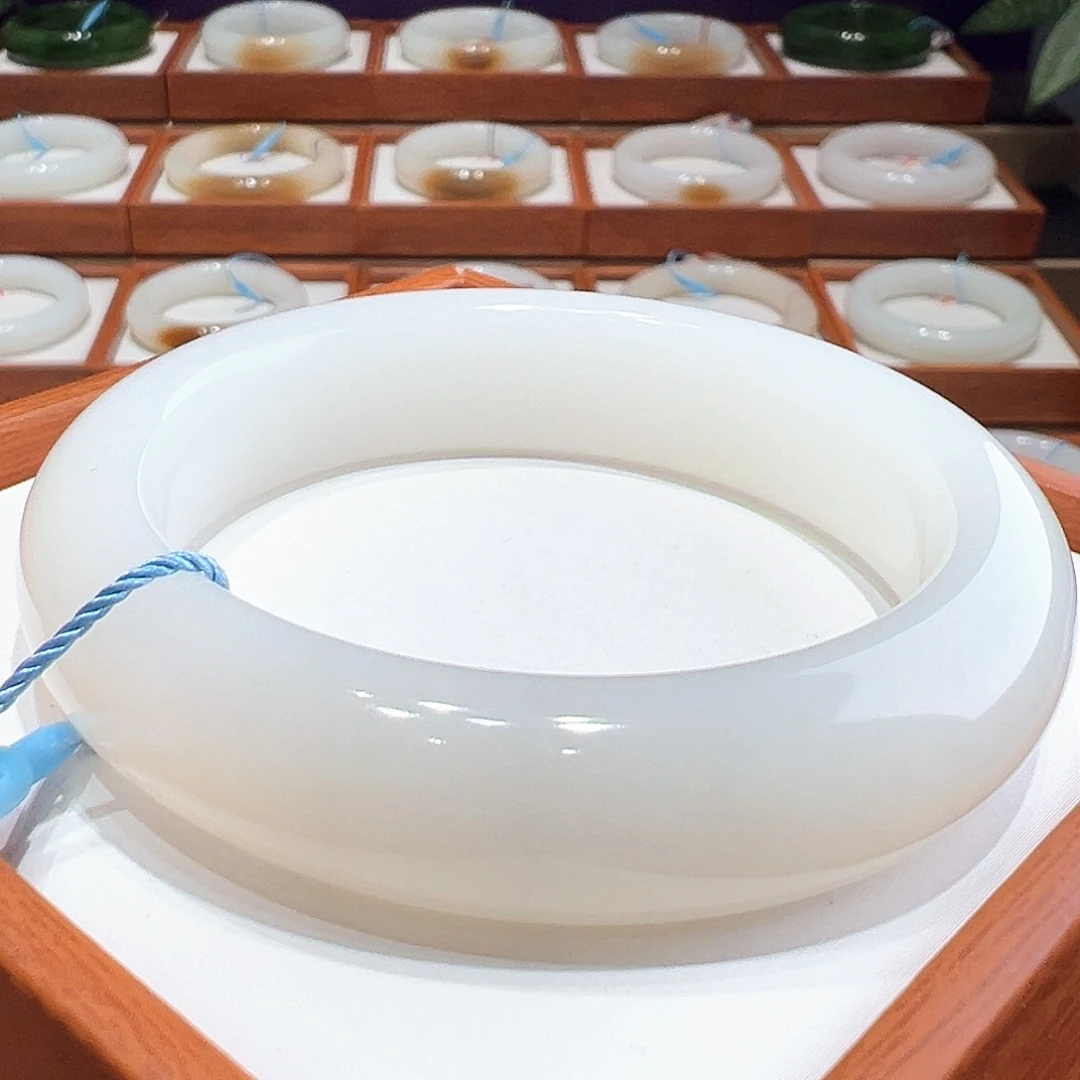 和田玉手镯5556未镶嵌