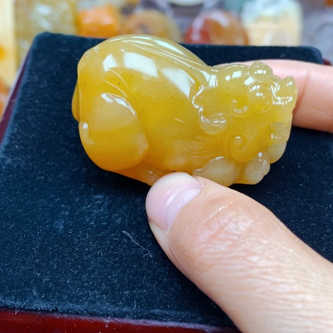 石英质玉（黄龙玉）未镶嵌颈饰