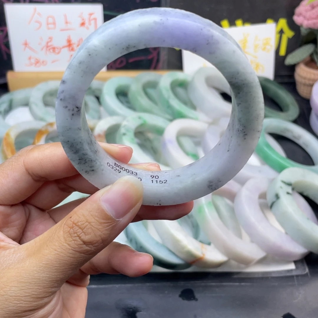 定制翡翠未镶嵌翡翠手镯