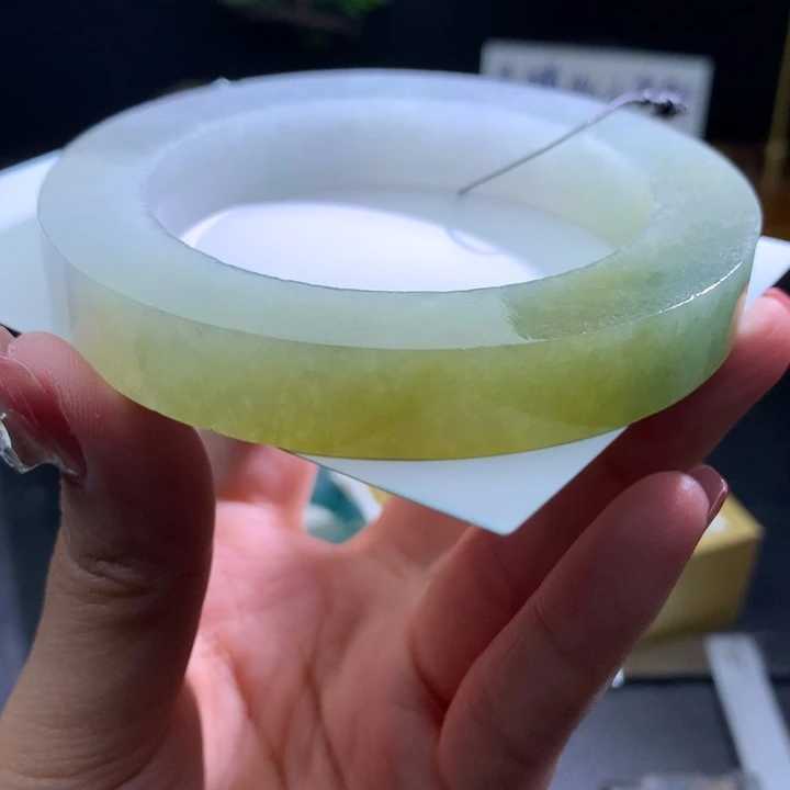 定制翡翠未镶嵌翡翠手镯