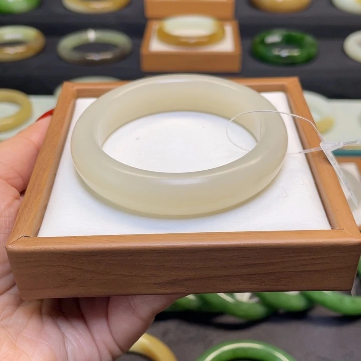 和田玉手镯未镶嵌5657