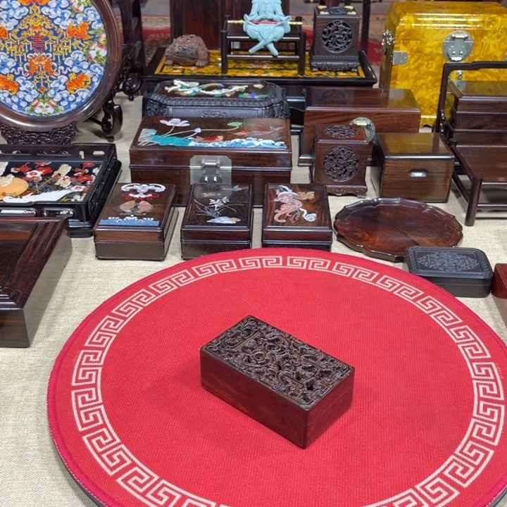 红酸枝木类成套家具