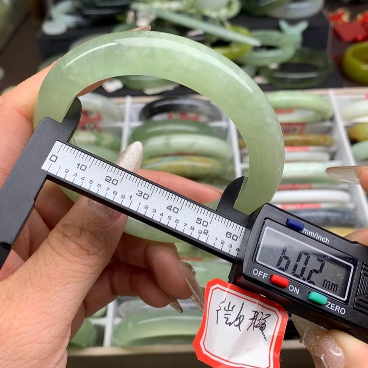 蛇纹石玉未镶嵌手镯877