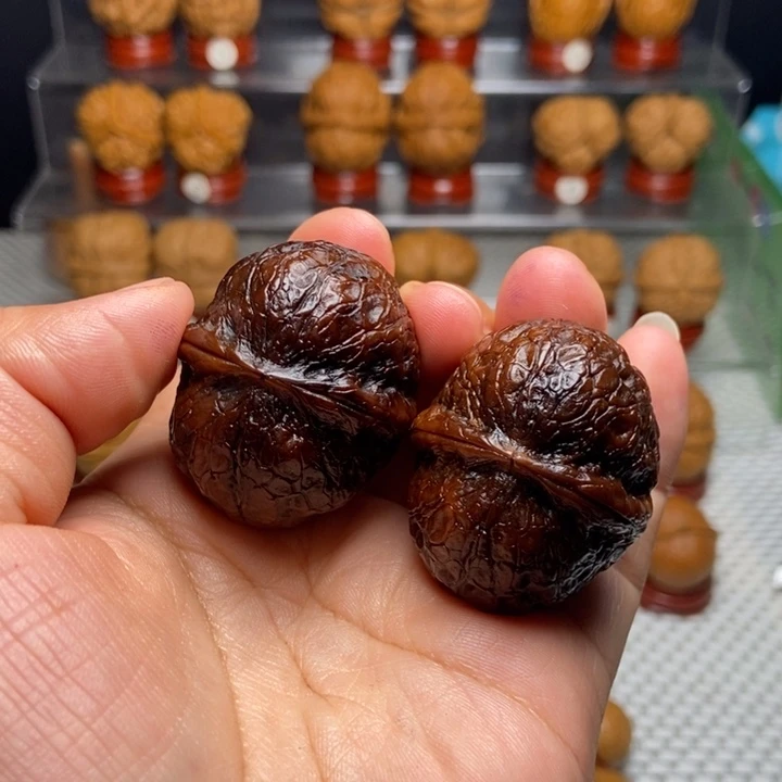 文玩核桃把件墨玉猫眼24