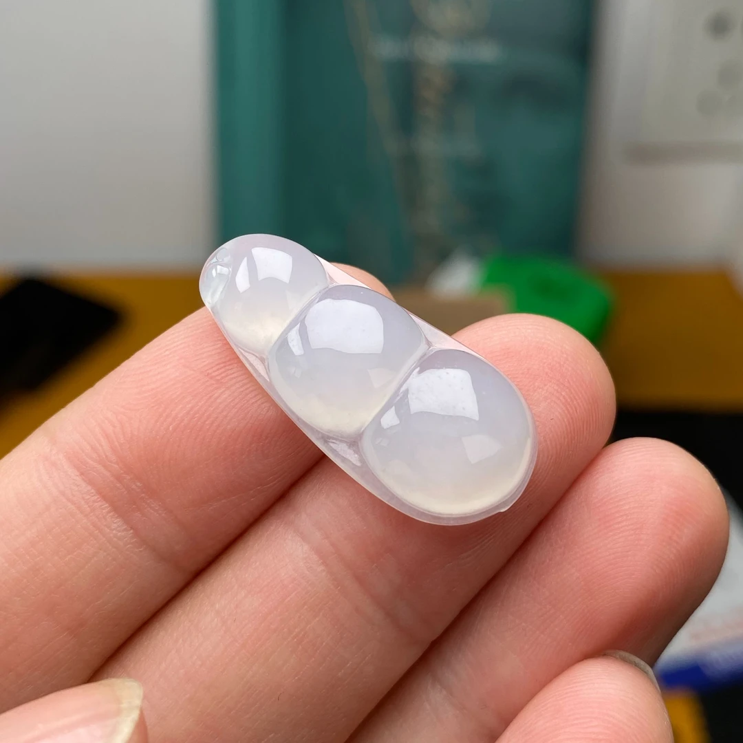 福豆挂件天然缅甸翡翠A货29.6*13.5*6