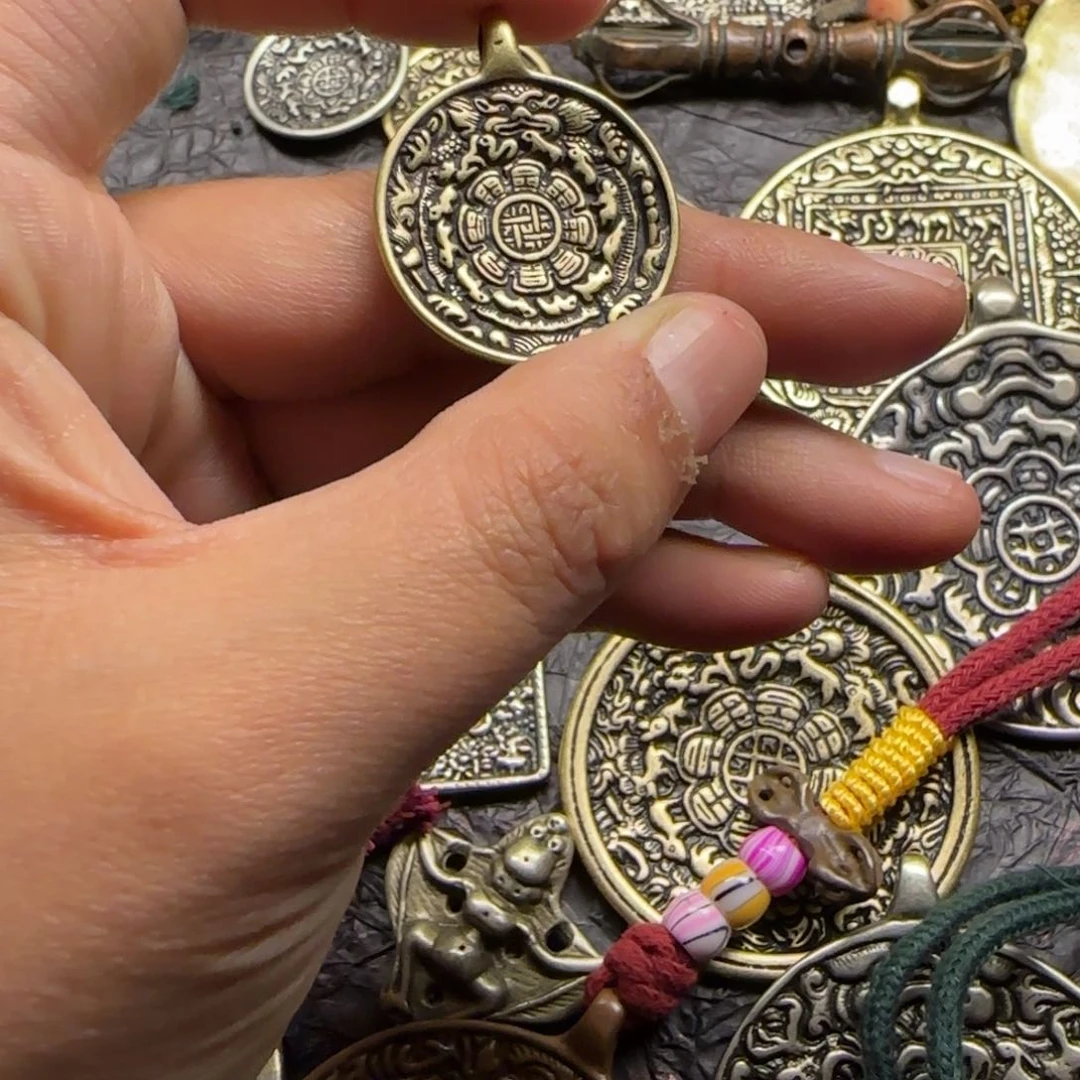 泥塑大**形精品店老板在线被打