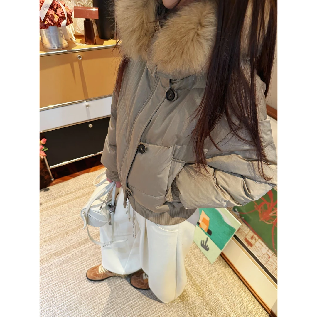 丨不理理「双裘暖境」缎面大毛领连帽短款90白鸭绒羽绒服