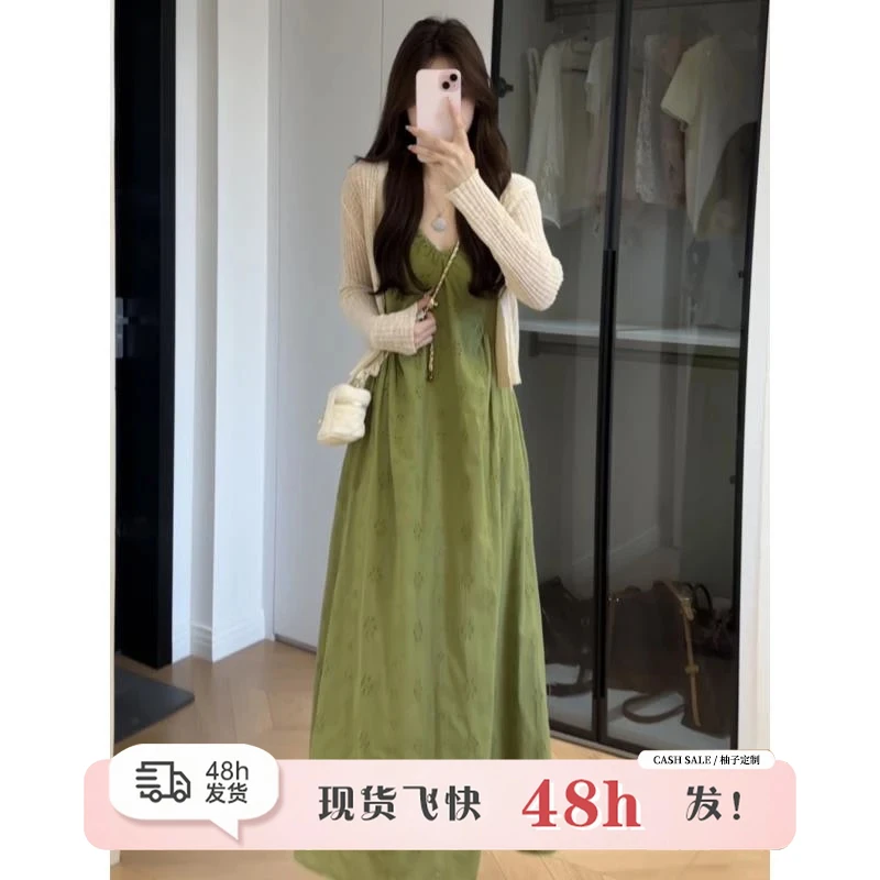 法式镂空绿色抹茶日记吊带连衣裙女2025新款高级感气质V领