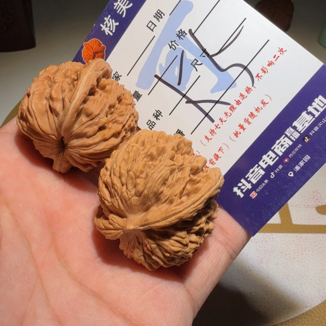 A***鸣文玩核桃吊坠四座楼