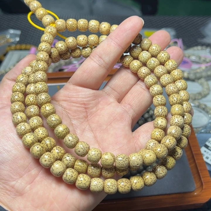 星月菩提手串鸡油黄10左右108颗