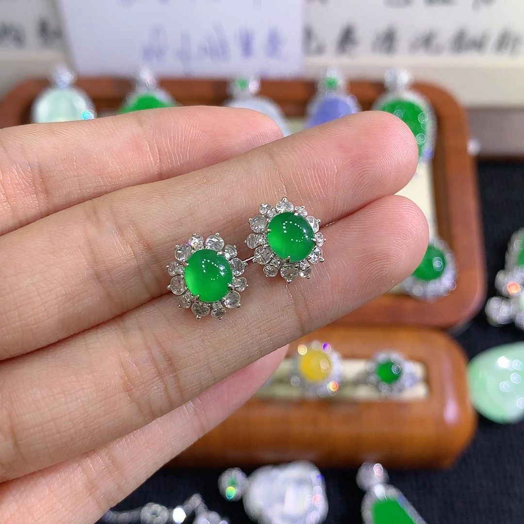 【闪购商品】18K金镶嵌翡翠耳钉蛋面