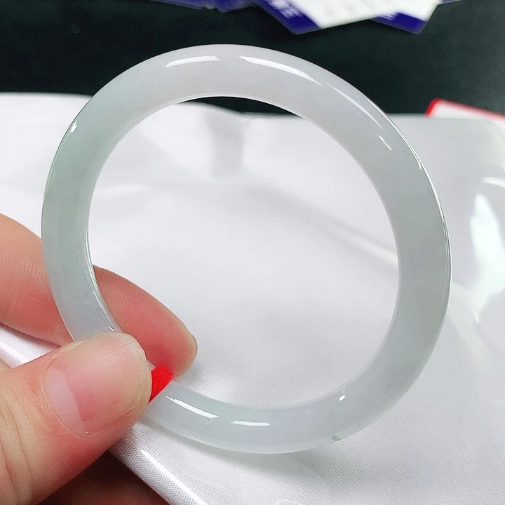 翡翠手镯未镶嵌翡翠手镯未镶嵌