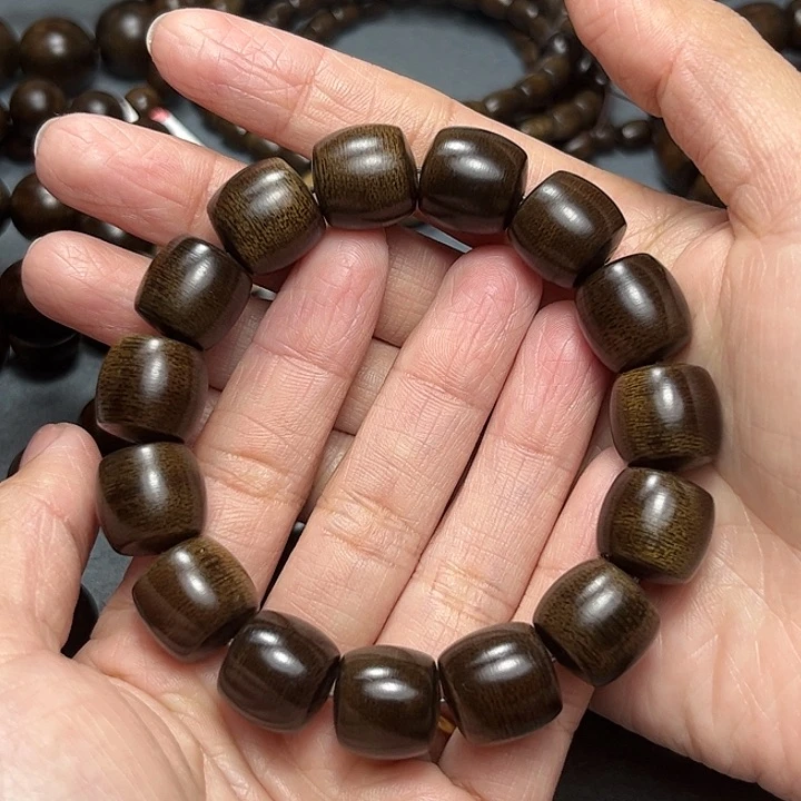 沉香手串?*奥白棋玉化