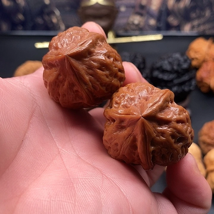 文玩核桃把件子弹头三棱