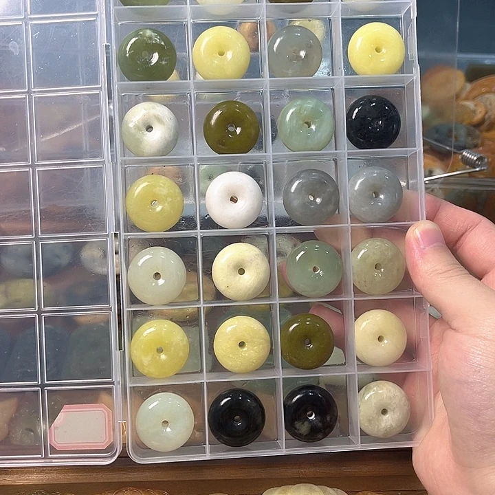 合金蛇纹石玉颈饰