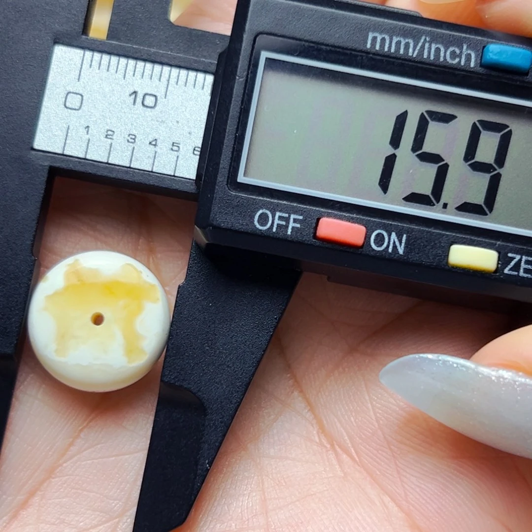 未镶嵌蜜蜡裸石15.9mm瑕疵扣子