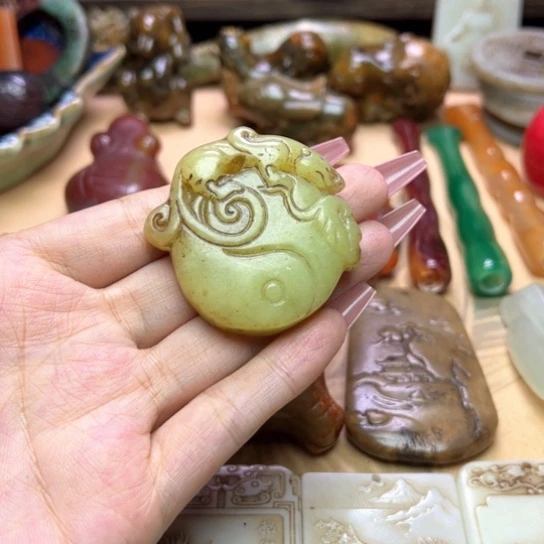 未镶嵌蛇纹石玉颈饰