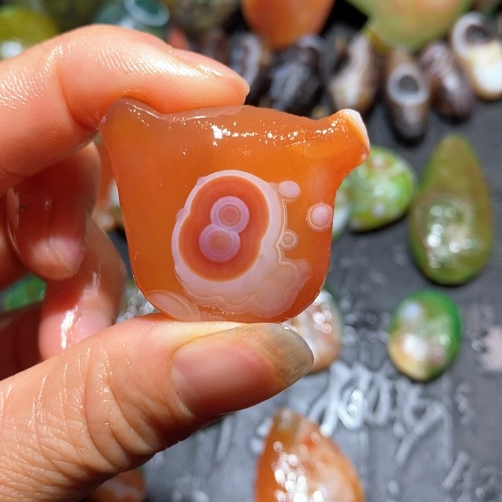 石英质玉颈饰未镶嵌雪****）