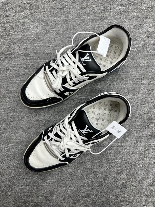 95新 LouisVuitton/路易威登 42.5 lv trainer 板鞋熊猫配色