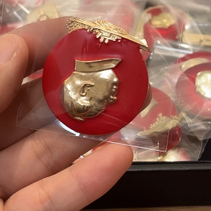 高***）像章一一一一一高贵轻尽