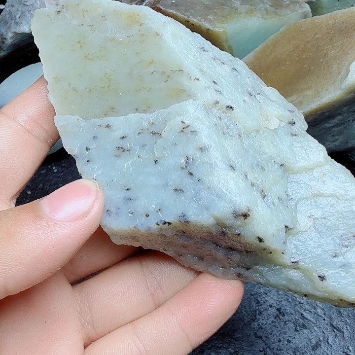 未镶嵌和田玉（糖玉）珠宝奇石